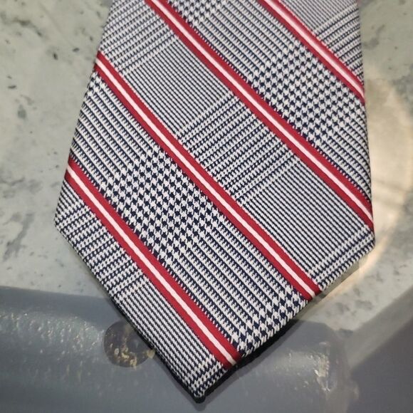 𝅺izod Silk Tie - Picture 2 of 3